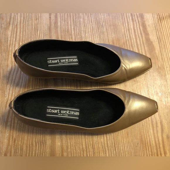 Stuart Weitzman Gold leather block heel pumps. Size 6. - Picture 3 of 11
